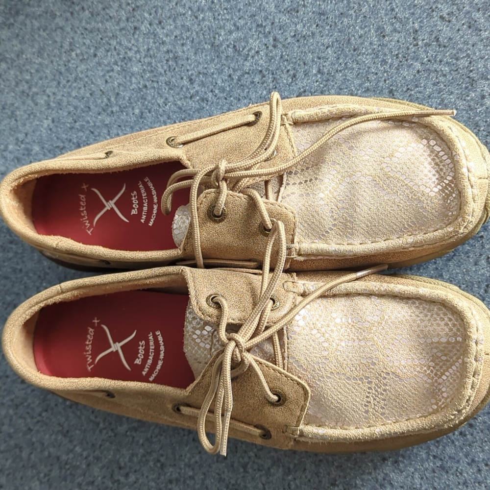 Twisted X Metallic Snakeskin Driving Moc sz 7